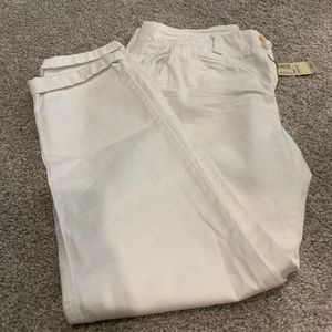 American Eagle White ankle length pants Size 2